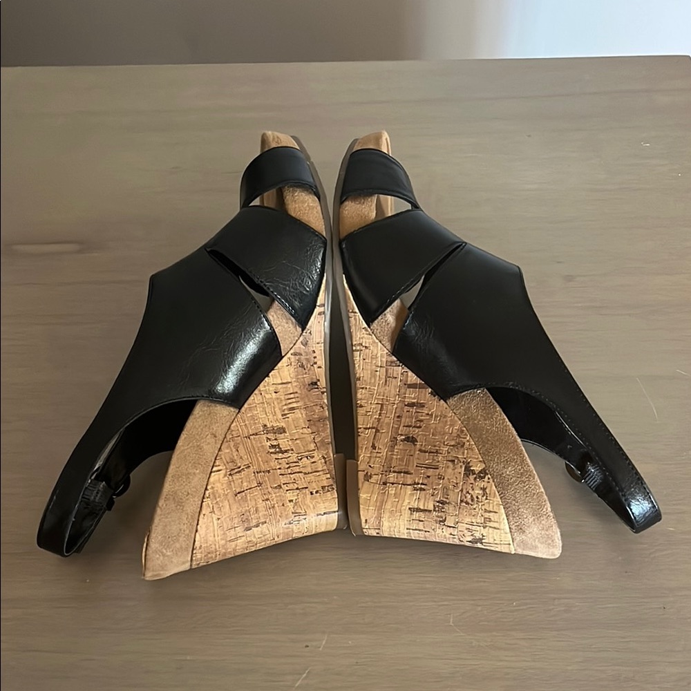 Aerosoles Stylish Black Leather Slingback Sandals, gently used size 7.5 - Picture 4 of 7